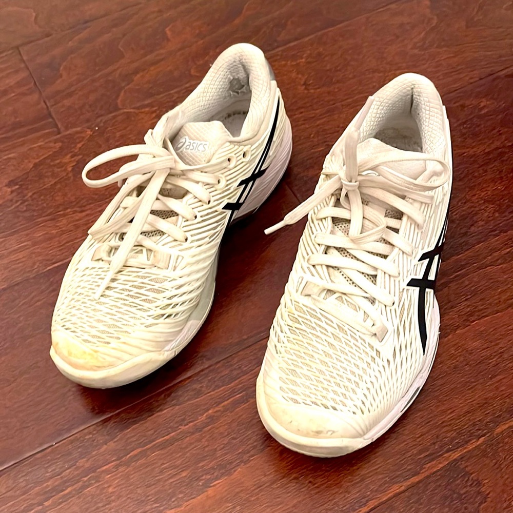 Womens ASICS  tennis sneaker